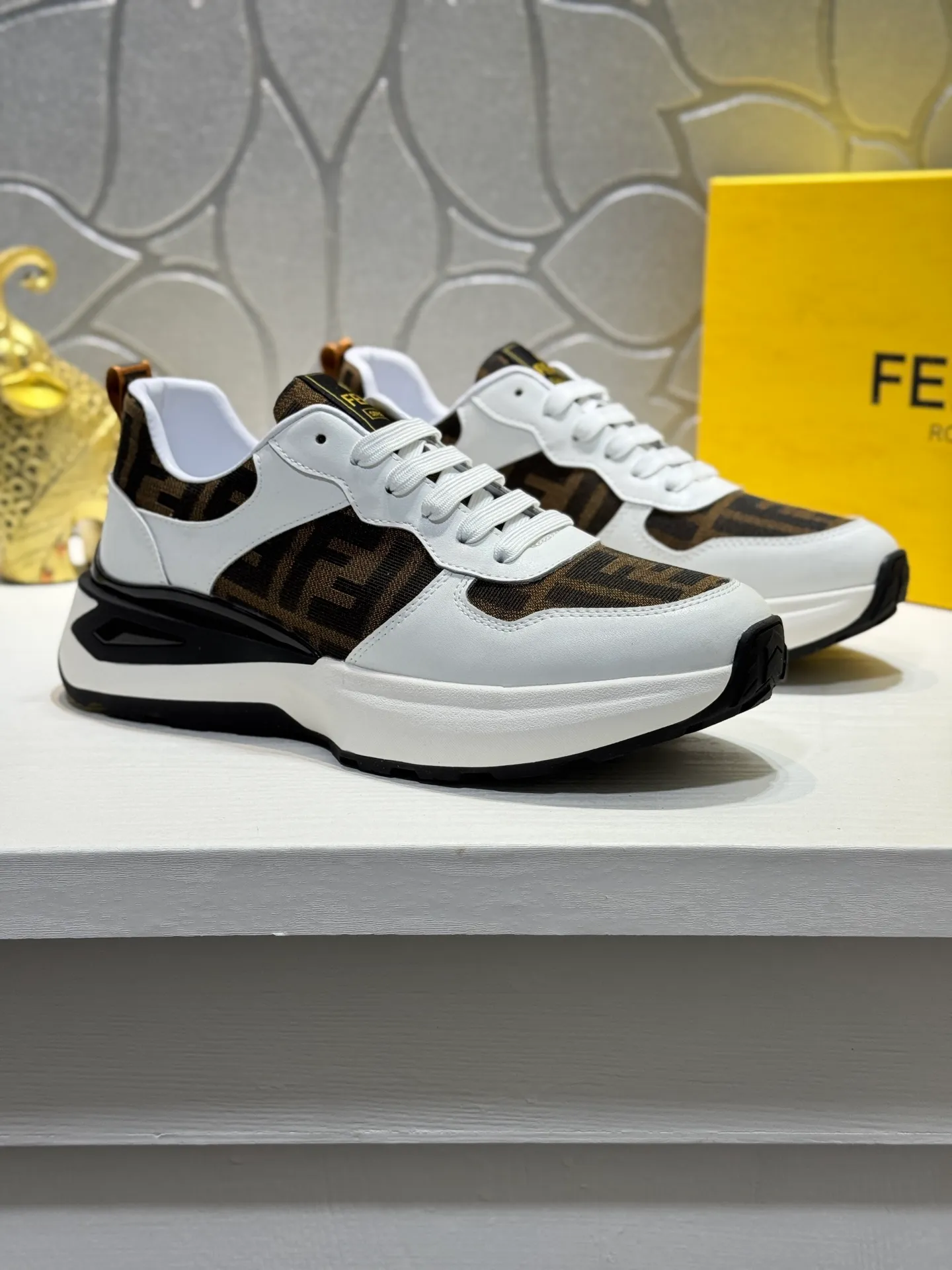 Men's shoes 💰440 [New style] 🐛🐛FENDI* Fendi! Purchasing agent level🔥hot style, the upper is made of cowhide➕canvas, and the lightweight non-slip outsole. Top quality in the market, personally performed by many celebrities, fashionable and popular, versatile and popular, simple yet tasteful, a must-have for fashionistas, exuding a fashionable and casual atmosphere, fashion is at your feet, wear it with confidence. Size: 38-44 (45 customized